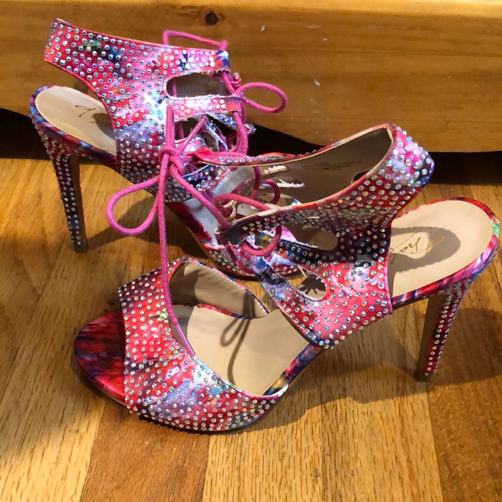 Thalia shoes